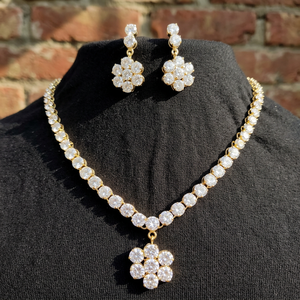 Conjunto de Collar y Aretes de Zirconia de Calidad Superior, Chapado en Oro, Diseño de Diseñador, para Fiestas y Bodas, para Mujeres y Niñas - Product Image 1