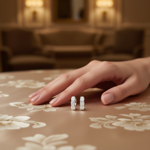 Orecchini E4199 in Oro Bianco con Diamanti Taglio Brillante Rotondo Colore D Naturali Classici da Donna per Uso Quotidiano - Product Image 2