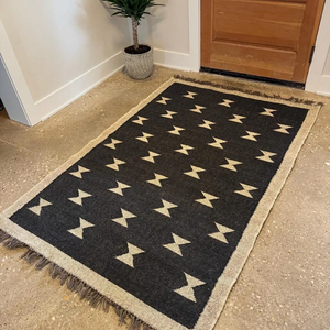Tapis artisanal en laine et jute |   Tapis géométrique tribal bohème noir pour salon, chambre, couloir, décoration de sol de maison de style farmhouse - Product Image 5
