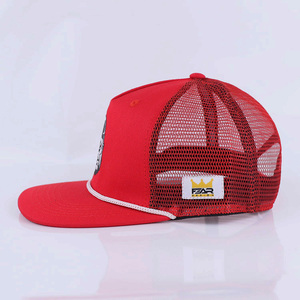 Gorra Trucker Qianzun de 5 Paneles con Visera Plana de Algodón, Etiqueta Tejida Roja Lateral, Bordado de Animales Personalizable y Cuerda - Product Image 3