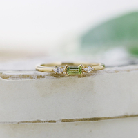 Joyeria Al Por Mayor Factory Bague en argent sterling 925 plaqué or avec pierres précieuses Cz Zircon Géométrique Rectangulaire Pierre Vert Péridot