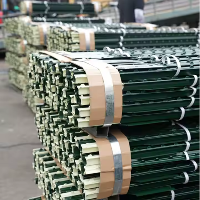 Heavy Galvanised Steel Fencing studded T Post With Wire Mesh
