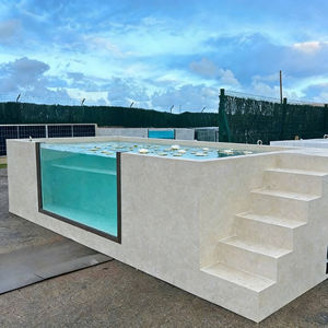 Piscina de Lujo con Ornamentales Mosaicos y Detalles Arquitectónicos Clásicos - Product Image 1