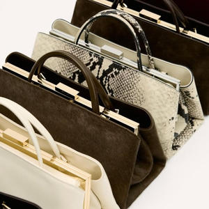 กระเ<span class=keywords><strong>ป</strong></span>๋าถือและกระเ<span class=keywords><strong>ป</strong></span>๋าสะพายข้างผู้หญิงทรงแข็ง ดีไซ<span class=keywords><strong>น</strong></span>์ทันสมัย <span class=keywords><strong>ป</strong></span>ี 2025 สีพื้น คุณภาพสูง ทนทา<span class=keywords><strong>น</strong></span> พกพาสะดวก เหมาะสำหรับการเดินทางและกิจกรรมกลางแจ้ง - Product Image 2