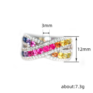 Anello da Donna con Zirconi Arcobaleno Geometrici Rotondi, Gioiello Creativo per Uso Quotidiano e Feste - Product Image 3