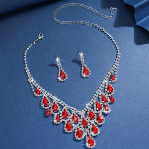 Collier élégant en forme de goutte d'eau avec pampille, chaîne de clavicule géométrique luxueuse pour un glamour haut de gamme - Product Image 4