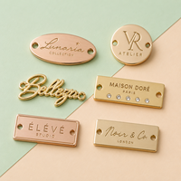 Étiquette Métallique Dorée et Argentée pour Sac à Main, Chaussures, Parfum – Plaque Logo Métallique Époxy Personnalisée – Fournisseur d'Usine B2B