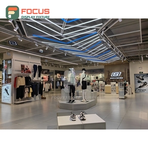 Comptoir d'exposition sur mesure en matériaux variés pour magasin de vêtements – Solution d'aménagement de boutique - Product Image 3