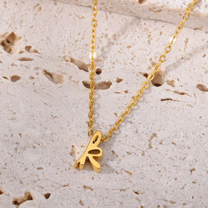 Ciondolo con Iniziale 26 Lettere dell'<span class=keywords><strong>Alfabeto</strong></span>, Impermeabile, Placcato Oro 18K, in Acciaio Inossidabile, Stile Vintage, Gioiello alla Moda con Catena, per Anniversario - Product Image 2
