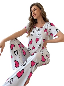 Nuevo Conjunto de Pijama para Mujer, Estampado de Corazones, Manga Corta y Pantalones Largos, Ropa de Dormir - Product Image 5