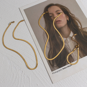 <span class=keywords><strong>Collana</strong></span> girocollo con catena a serpente <span class=keywords><strong>piatta</strong></span> in acciaio inossidabile placcato <span class=keywords><strong>oro</strong></span> 18 carati senza appannamento - Product Image 5