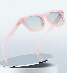 卸売トレンドレディース低<span class=keywords><strong>Moq</strong></span>カスタムサングラスグリーンカスタマイズロゴラウンドサングラス - Product Image 2