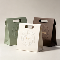 Sacs cadeaux en papier mat avec poignée découpée, lettrage circulaire gaufré, sacs de shopping personnalisés imprimés pour vêtements, bijoux, cosmétiques