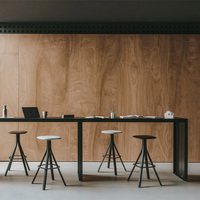 Table de collaboration de bureau avec plateau noir et pieds en panneau, table de bar réglable en hauteur pour espaces de travail agiles et de réflexion