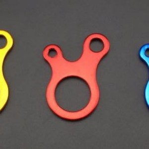 ตัวล็อคเชือกอลูมิเนียมอัลลอยด์ 3 รู สีแดง น้ำเงิน ทอง สำหรับเต็นท์ อุปกรณ์เสริมอเนกประสงค์ ตะขอรัดเชือกกันลม - Product Image 1