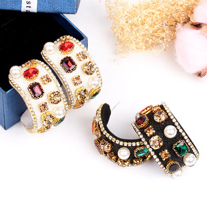 Pendientes de Aro Hua Liyu, Diseño Artístico Retro en Blanco y Negro, Forma de C, Joyería para Mujer, Material Plateado, Hechos a Mano - Product Image 1