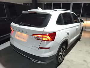 Skoda <span class=keywords><strong>Kamiq</strong></span> Usata 2021, SUV a Benzina 1.5L, Guida a Sinistra, Sedili in Pelle, Colore Scuro, R18, Disponibile in Cina - Product Image 3