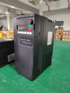 อินเวอร์เตอร์ Aikon VFD 380V สำหรับมอเตอร์  ตัวแปลงความถี่แบบประหยัด  ควบคุมมอเตอร์และคอมเพรสเซอร์แบบ 3 เฟส รุ่น AGD100 380v Varia - Product Image 4