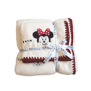 Juego de toallas de baño de terciopelo Coral al por mayor de fábrica, nuevo diseño de oso de fresa, técnicas tejidas absorbentes sin desprendimiento para regalo de recuerdo - Product Image 1