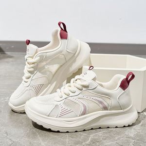 Zapatillas deportivas de mujer estilo 'Dad' con suela gruesa y aumento de altura, novedad primavera 2026, versátiles para uso diario y casual, ideales para comercio transfronterizo. - Product Image 3