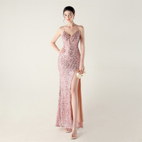 33391 #   Robe de soirée à fines bretelles et fente haute, ornée de paillettes et de perles