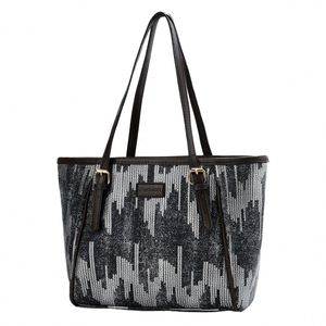 Bolsa de mano multifuncional impermeable de nylon de gran capacidad, ideal para viajes, bolsa de regalo portátil para la ducha. - Product Image 1