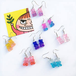 Nuevos pendientes de oso de gelatina de Color Ombre de moda al por mayor de alta calidad, bonitos pendientes de gota de oso de goma con purpurina de resina para niñas y niños - Product Image 4