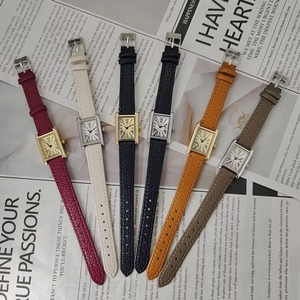 Montre pour femme, style rétro, cadran carré, chiffres romains, montre à quartz, boîtier en alliage, pour étudiante - Product Image 3