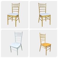 Chaises Napoléon empilables modernes en acrylique et en métal pour les restaurants en plein air et les banquets de mariage.