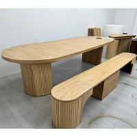 Table à manger extensible transformable : de table ronde pour 4 personnes à table ovale pour 10+ personnes, idéale pour l'accueil.