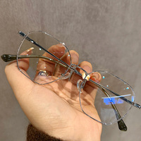 Vente en gros de lunettes optiques élégantes géométriques ultra-légères, monture dorée multi-étagée anti-lumière bleue pour femmes