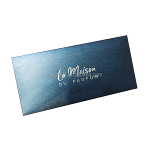 Amplop Undangan Pernikahan Desain Khusus EN-125 Mewah, Latar Belakang Biru dengan Logo Foil Emas - Product Image 1