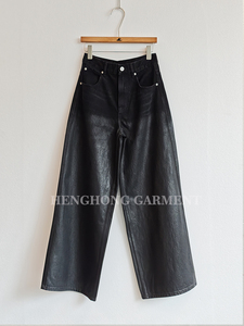 <span class=keywords><strong>Pantalon</strong></span> en jean Y2K Streetwear <span class=keywords><strong>noir</strong></span> brillant enduit, taille haute, coupe ample, jambe large, finition cirée, effet cuir pour <span class=keywords><strong>femme</strong></span> - Product Image 3
