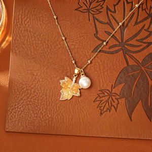 Collar de Cadena Larga Ajustable con Hoja de Arce y Perla de Cobre para Mujer, Colgante de Hoja de Arce con Degradado - Product Image 4