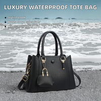 Nouveau Sac Fourre-tout Bandoulière Femme 2025 Léger Grande Capacité en Cuir PU de Luxe Personnalisé Tendance Imperméable avec Fermeture Éclair