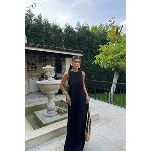 ชุดเดรสยาวทรงบอลกาวน์สีดำสไตล์วินเทจ แบรนด์อิโลน่า ทรงหลวม สายเดี่ยวแบบสปาเก็ตตี้ คอสูงแบบผูก สายคล้องคอแบบไม่สมมาตร แต่งขนสัตว์ธรรมชาติ ลายพิมพ์สตรีทแม็กซี่ - Product Image 5