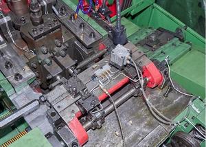 Bout Making Machine <span class=keywords><strong>2</strong></span> Sterven 4 Blow Multi-Station Koud Smeden Machine Voor Zwarte Gips Schroef - Product Image 4