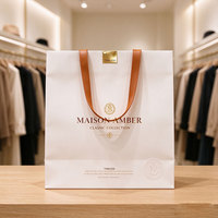 Sacs en papier cartonnés OEM d'usine, pelliculage mat, taille personnalisée pour la promotion de la marque, emballage en sac en papier