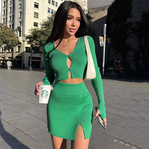 <span class=keywords><strong>2022</strong></span> <span class=keywords><strong>automne</strong></span> <span class=keywords><strong>hiver</strong></span> tricoté à manches longues pull femmes haut et jupes tenue Streetwear deux pièces ensemble décontracté mince Chic <span class=keywords><strong>jupe</strong></span> ensembles - Product Image 1