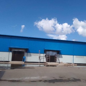 Edificio <span class=keywords><strong>de</strong></span> Almacén Moderno Prefabricado con Estructura <span class=keywords><strong>de</strong></span> Acero <span class=keywords><strong>de</strong></span> 2000 m² para Aplicaciones en Fábricas <span class=keywords><strong>de</strong></span> Procesamiento <span class=keywords><strong>de</strong></span> <span class=keywords><strong>Alimentos</strong></span>, Garajes, Naves y Villas - Product Image 1