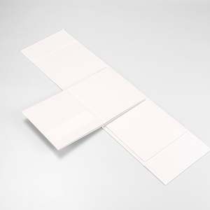 Caja de Regalo Plegable Cúbica Blanca Ecológica y Reciclable con Laminado Mate, Caja Plana de Cartón Gris - Product Image 3