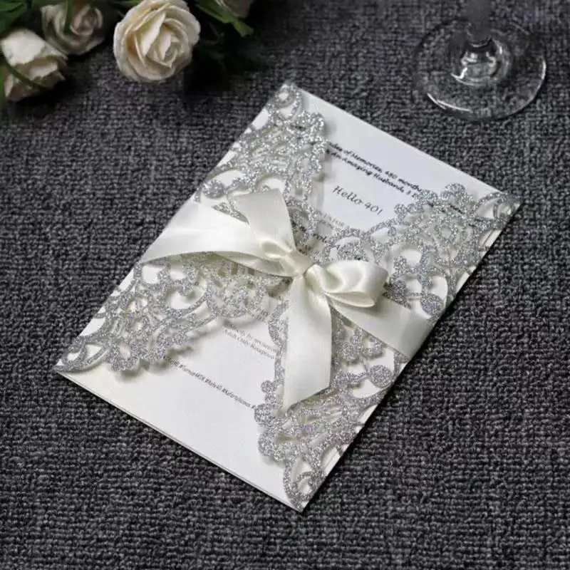 結婚式の招待状花柄レーザーカットグリーティングカード招待状をカスタマイズ内側のページを印刷