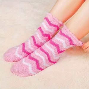 Chaussettes Douillettes pour Femmes – Chaussettes Pantoufles Hiver Ultra Douces et Chaudes Doublées Polaire, Taille Unique, Idéales comme Cadeau Promotionnel - Product Image 2
