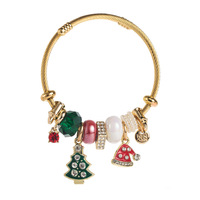Gelang pesona baja tahan karat bertema Natal keluarga Pan yang modis, dengan liontin berlian yang menampilkan pohon Natal dan topi Santa