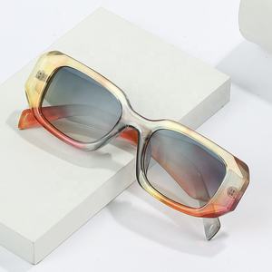 <span class=keywords><strong>2022</strong></span> plus récent concepteur femmes lunettes de soleil à la mode lunettes de soleil carrées avec Logo personnalisé cadres colorés bleu noir blanc-vente en gros - Product Image 2