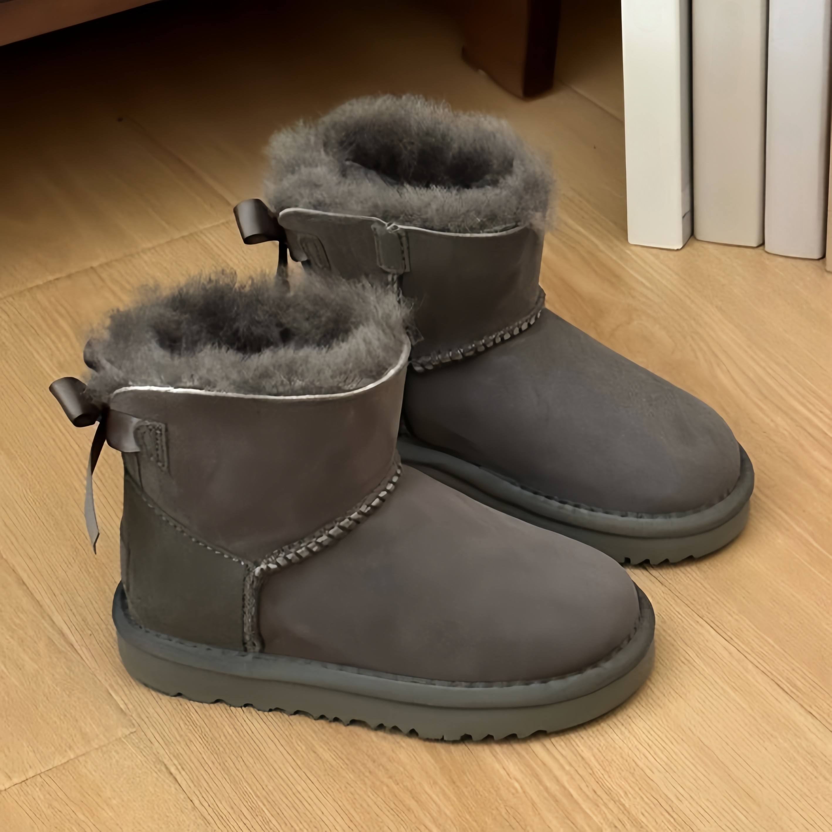 สีเทาเข้ม