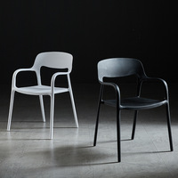 Chaise de salle à manger en plastique de style minimaliste italien/nordique avec accoudoirs épaissis pour adultes, pour la maison et les restaurants