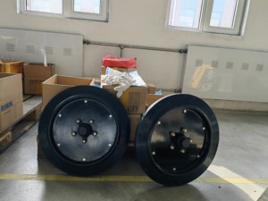 Ruote di gomma solide dei pezzi di ricambio della macchina di agricoltura su misura ruote della pressa agricola - Product Image 4