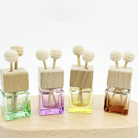 Diffuseur d'aromathérapie pour voiture en verre givré carré coloré de 8 ml vide avec clip de ventilation et bouchon à vis, emballage de flacon de parfum