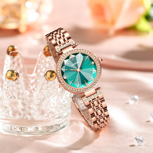Nuevo Reloj Verde Pequeño y Elegante de Moda - Esfera con Incrustaciones de Diamantes en Forma de Diamante, Correa de Acero, Reloj de Pulsera de Cuarzo para Mujer - Product Image 2